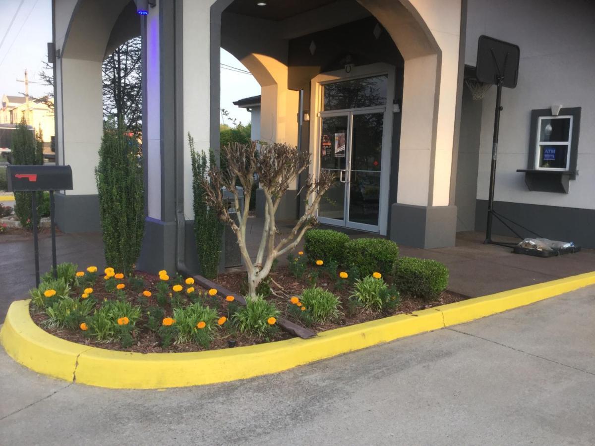 Muskogee Inn And Suites Exterior photo